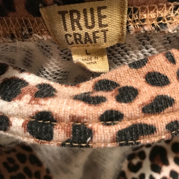 Keyhole Leopard Sweater - Picture 2 of 2